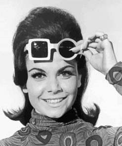 Annette Funicello With Glasses Diamond Paintings